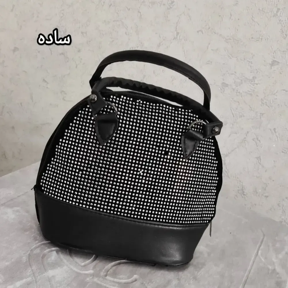 کیف ساندویچی چرم طرح کنف رنگ نسکافه ای و کرم ابعاد 20 در 12