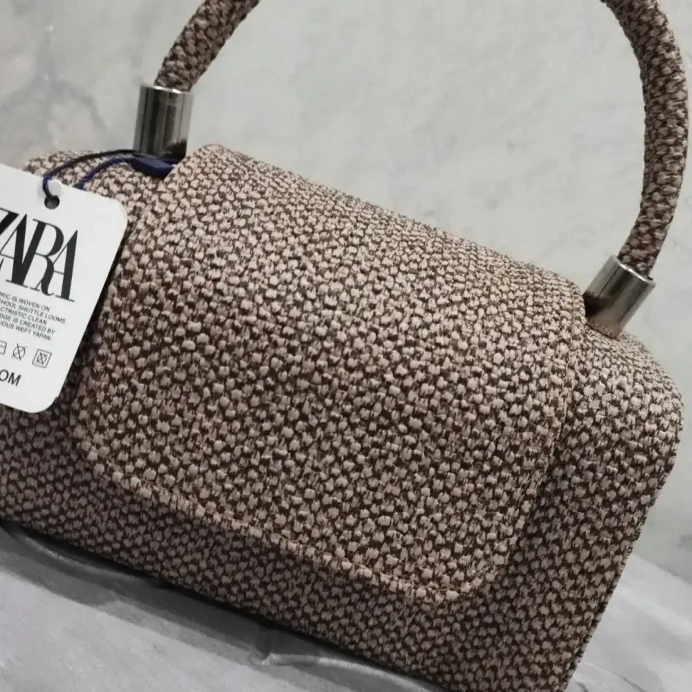 کیف ساندویچی چرم طرح کنف رنگ نسکافه ای و کرم