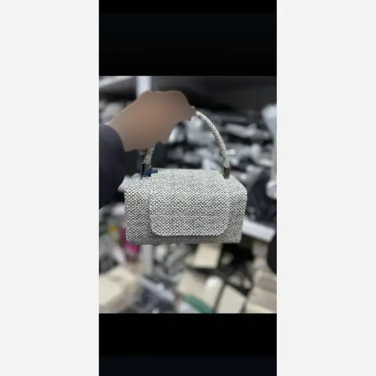 کیف ساندویچی چرم طرح کنف بند بلند نسکافه ای کرم سایز آزاد