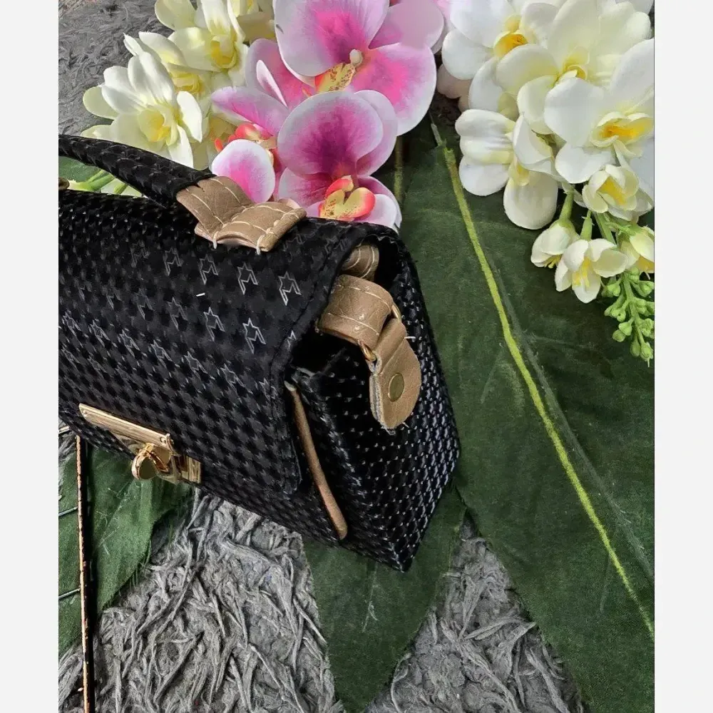 کیف شادگان چرم نانسی مشکی رنگ سایز 10 در 20