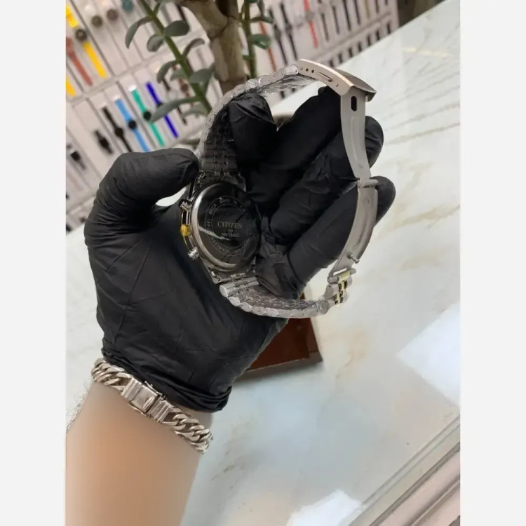 پک کامل ست ساعت دستبند و حلقه زنانه و مردانه بند استیل نقره ای طرح سه موتوره با جعبه کادویی