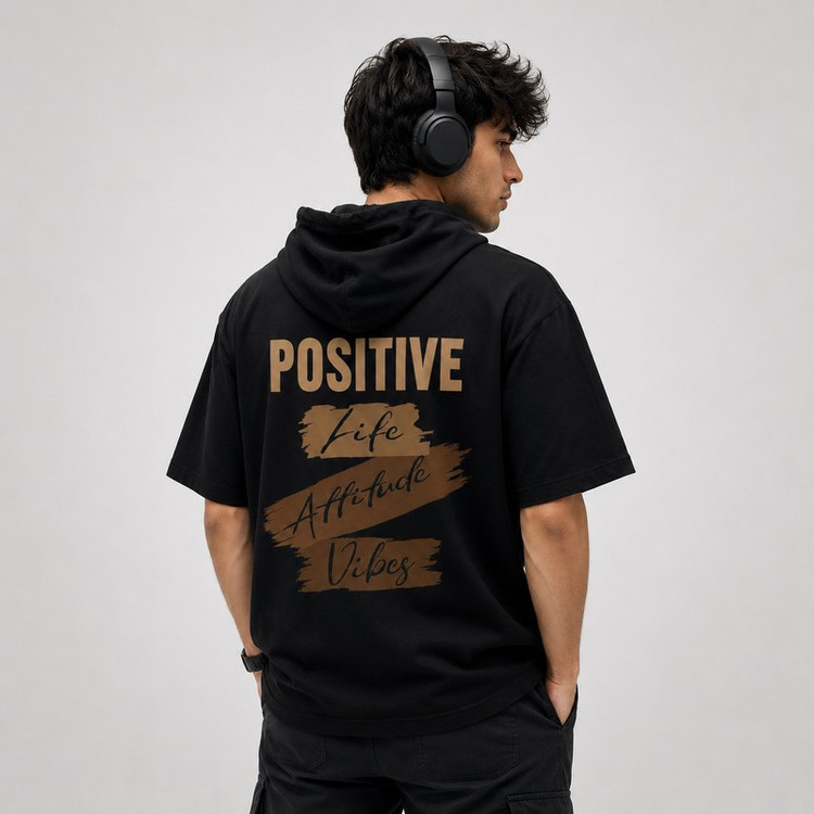 تی شرت مردانه کلاهدار پنبهای طرح حروف مدل positive