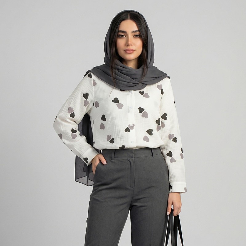 شومیز زنانه آستین بلند السانا مدل پارسانا با یقه برگردان، جنس لینن، طرح قلبی، بسته شدن با دکمه، تنخور آزاد، قد روی با...
