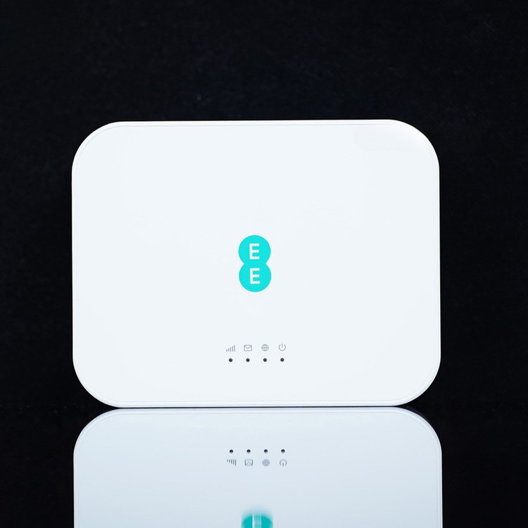 مودم رومیزی 4.5G ای ای مدل D412C57 با پشتیبانی از Cat7، سرعت دانلود 300Mbps و آپلود 100Mbps، وای فای دوبانده 802.11a/...