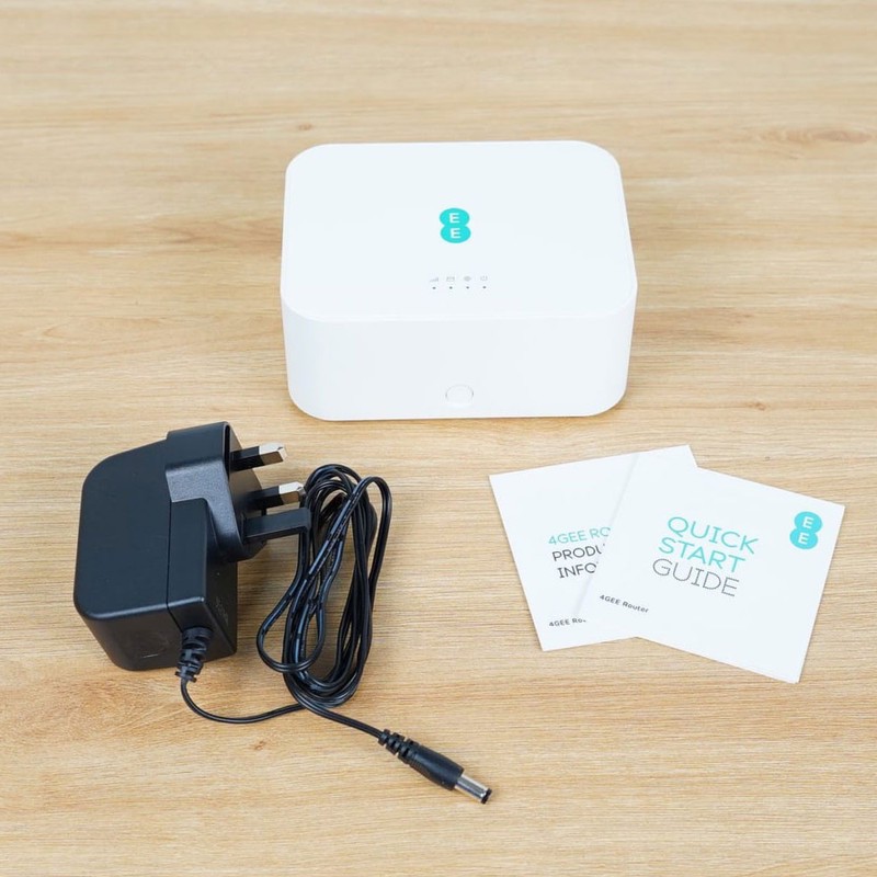 مودم رومیزی 4.5G ای ای مدل D412C57 با پشتیبانی از Cat7، سرعت دانلود 300Mbps و آپلود 100Mbps، وای فای دوبانده 802.11a/...