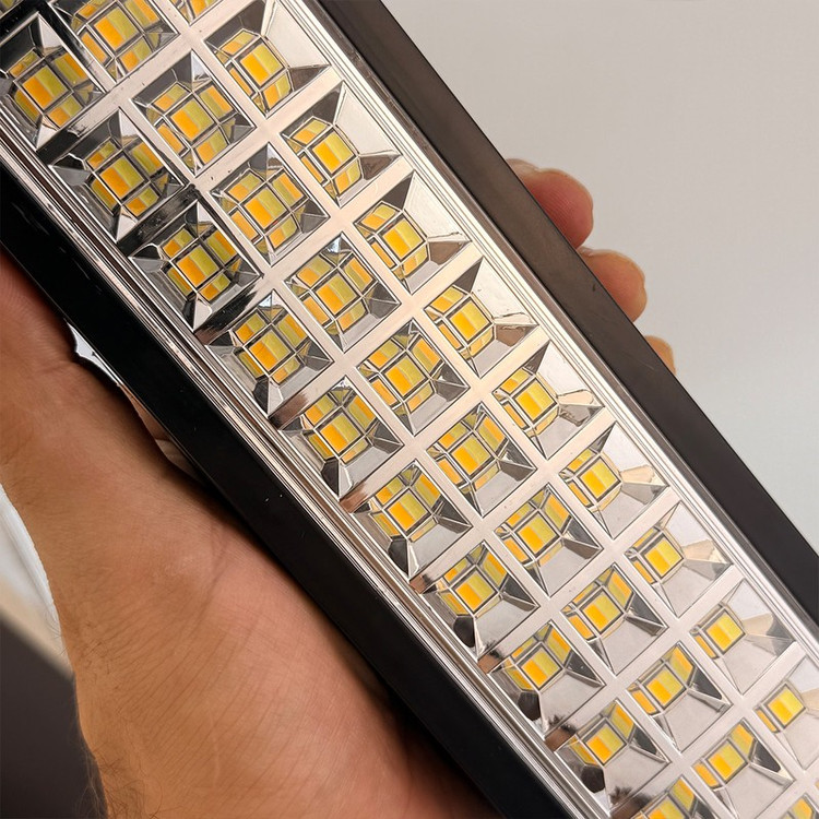 چراغ روشنایی مدل P48 Solar کد 2315 با قابلیت شارژ از طریق پنل خورشیدی و کابل USB مناسب سفرهای جادهای