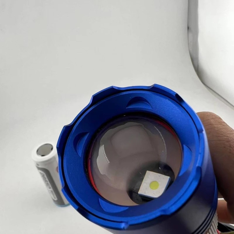 چراغ قوه دستی اسمایلینگ شارک مدل SD7173 با نور مهتابی
